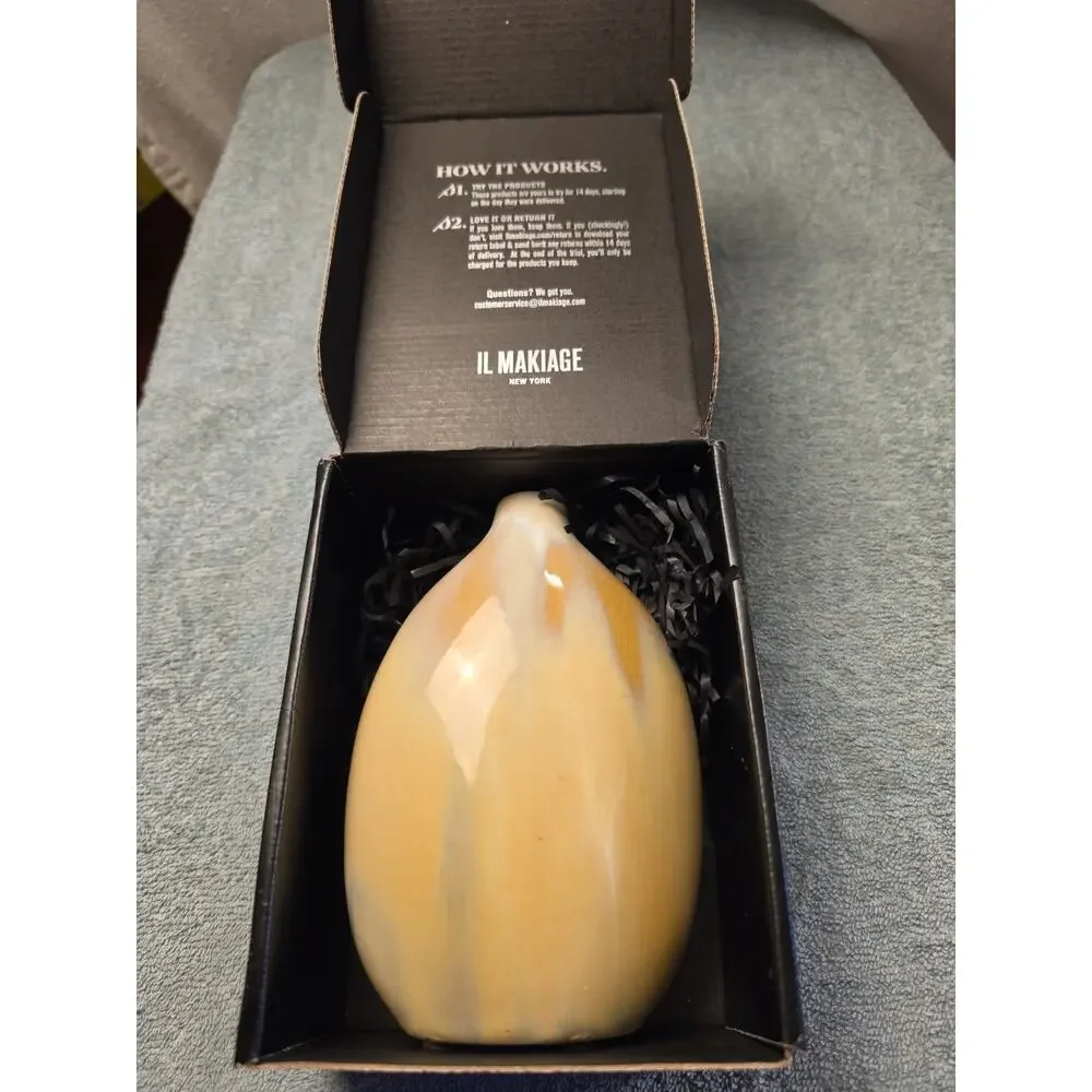 IL MAKIAGE Promo Art Glass Bud Vase Marbled Yellow Cream Teardrop Bottle Box